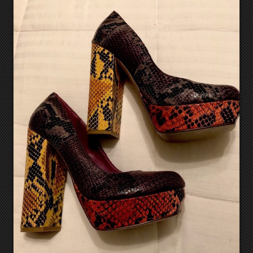 Faux Snake Skin Multicolored platform shoes size 7